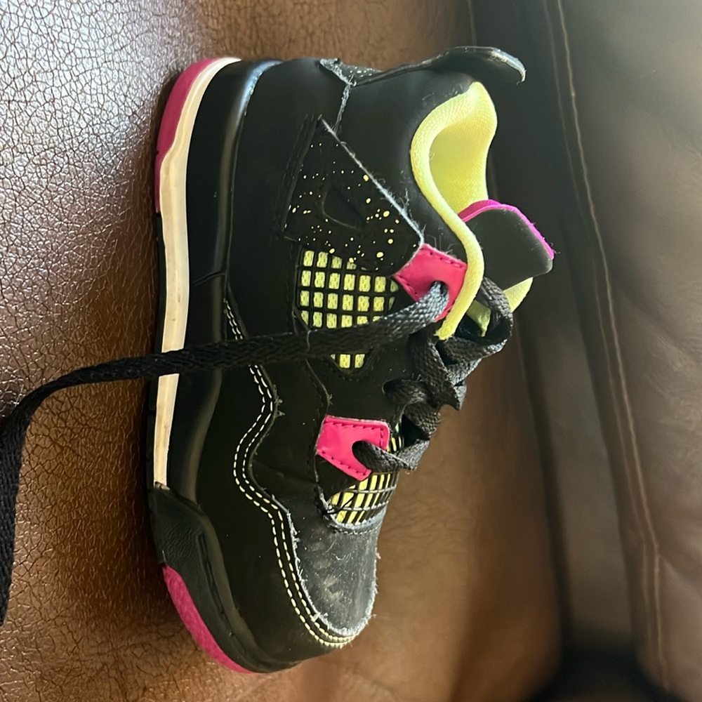 Toddler size 7c lightly used jordans. Very cute! - Picture 1 of 9